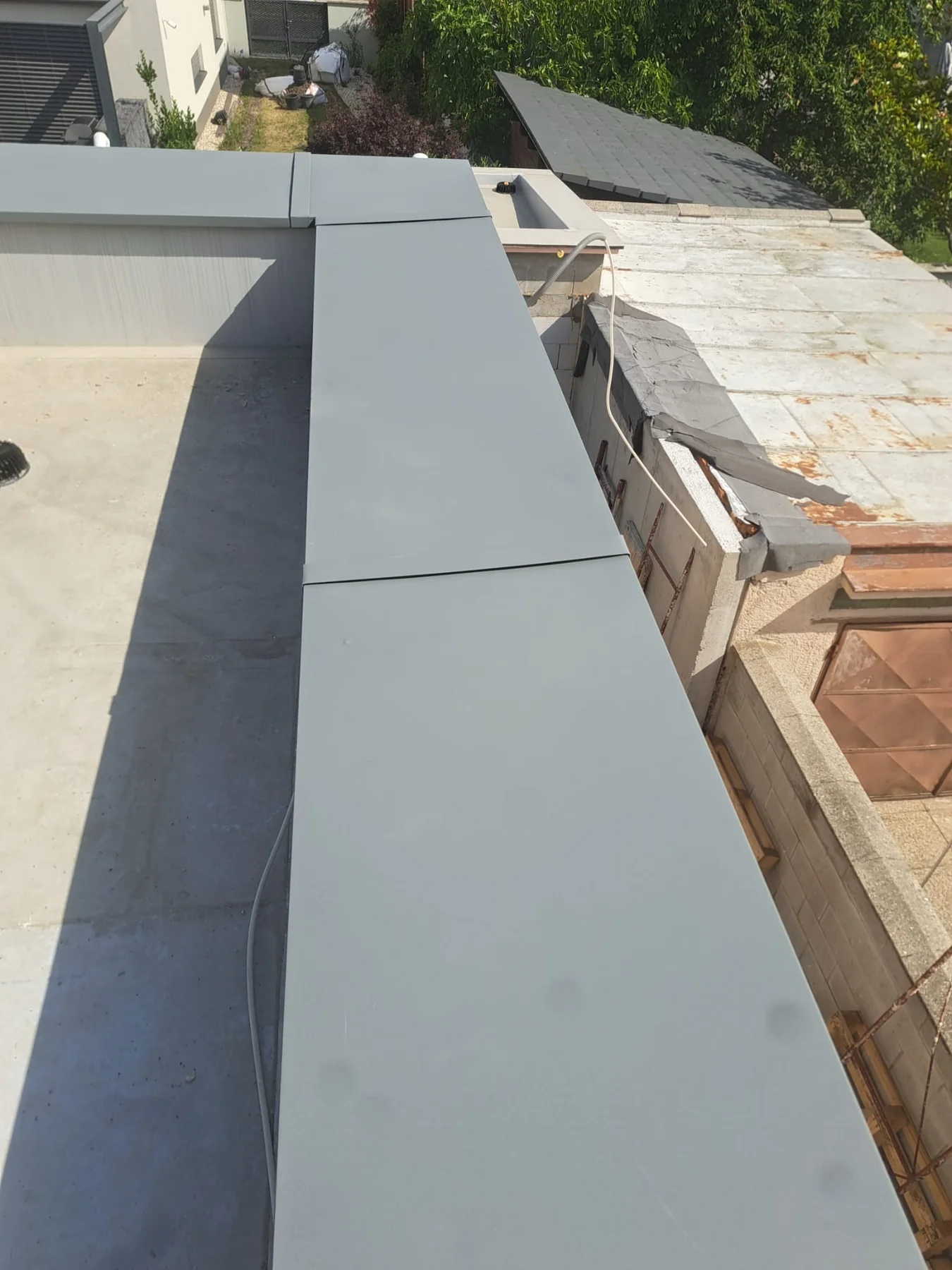 Sheet-metal details and parapet cappings 4