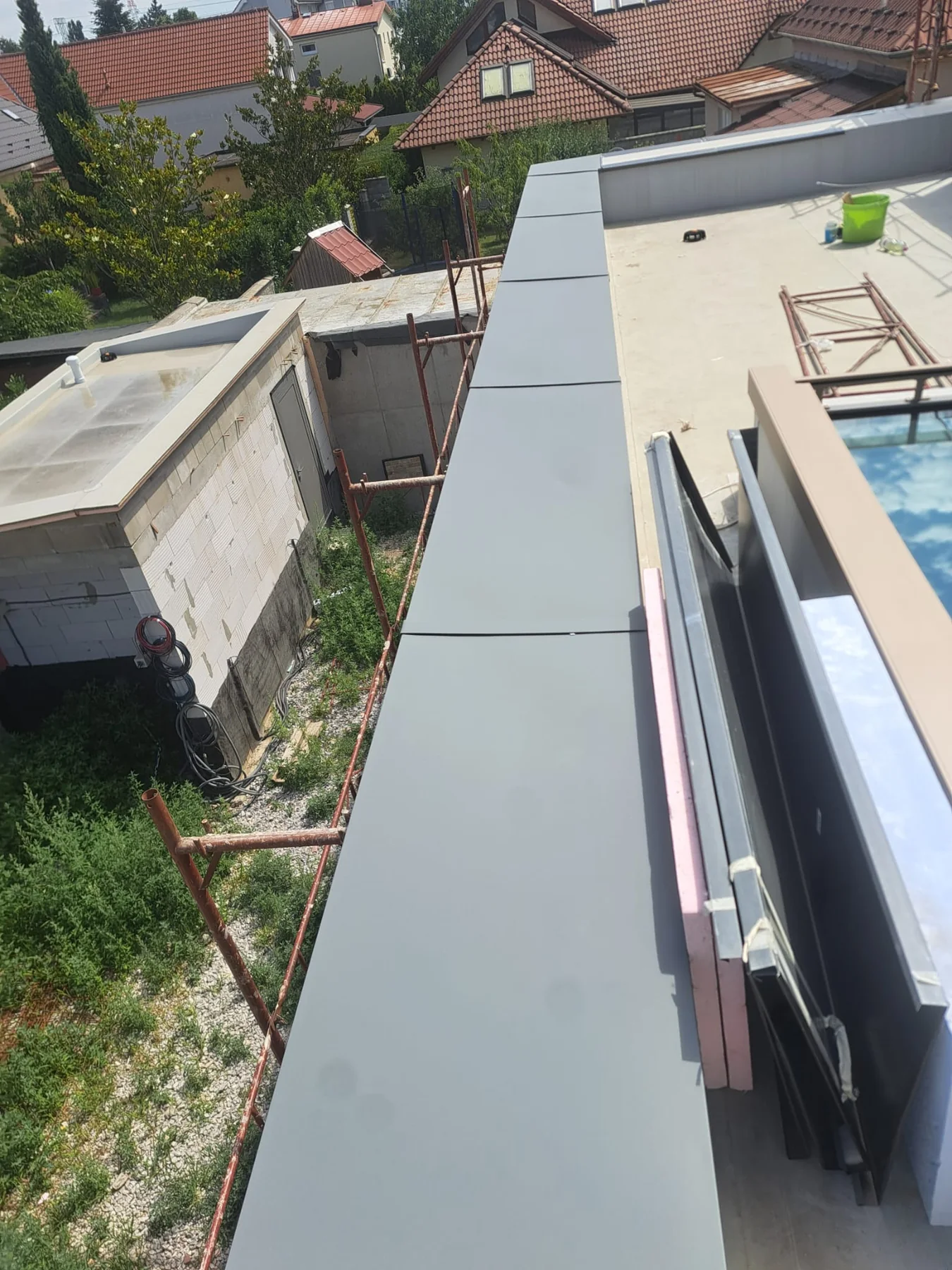 Sheet-metal details and parapet cappings 5