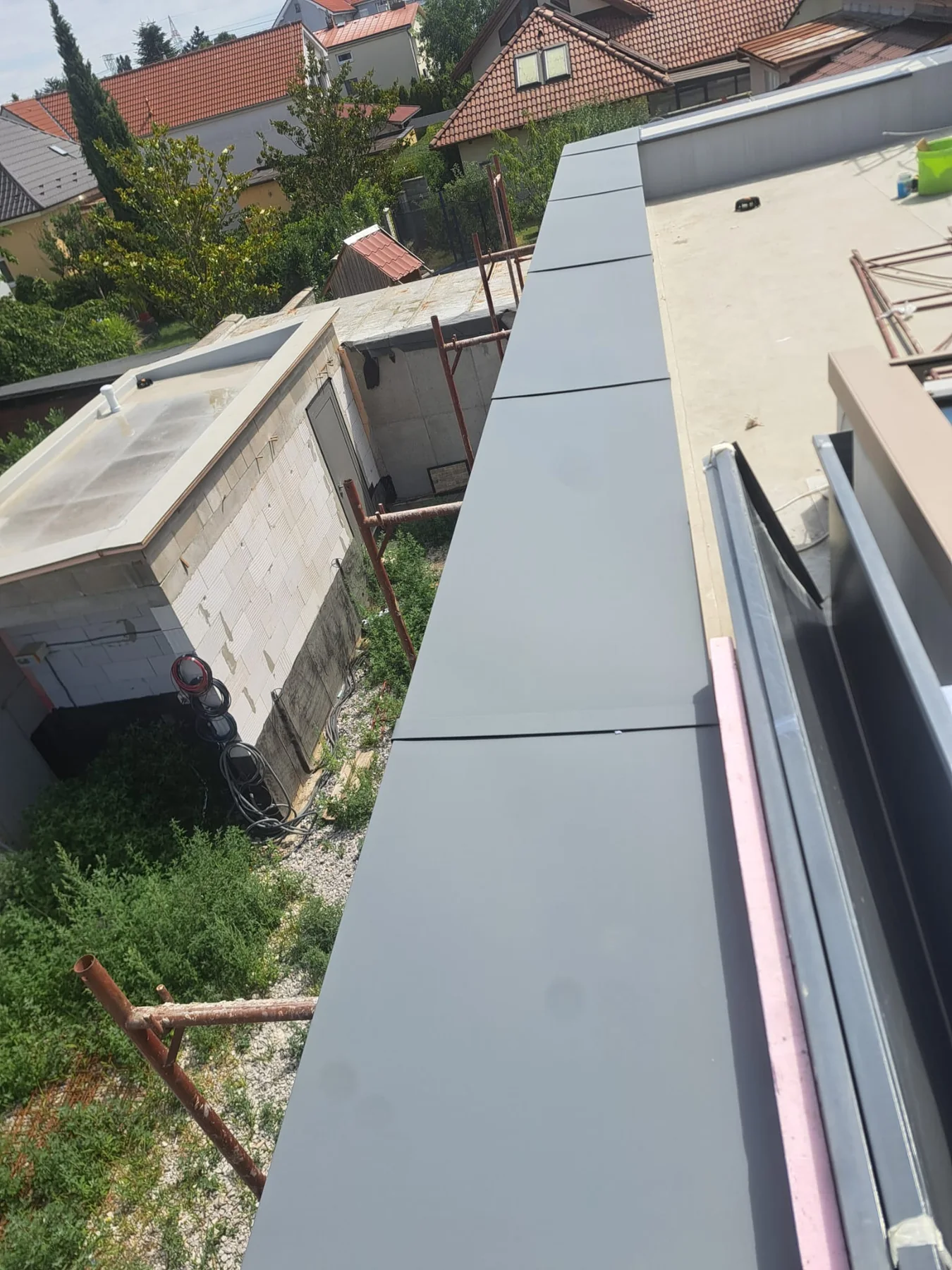 Sheet-metal details and parapet cappings 6